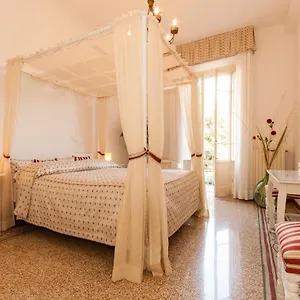 https://oltrarno-apartments-florence.it-tuscanyhotel.com